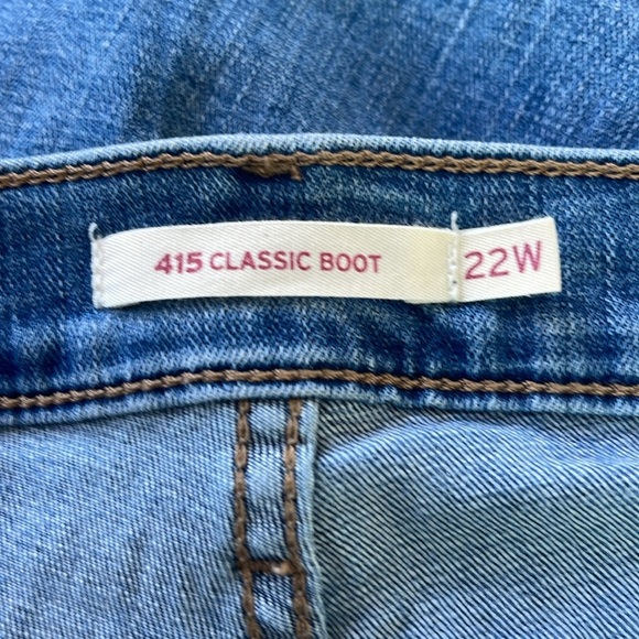 Levi’s - 415 classic boot - medium wash blue jeans - raw hem - size 22W - Picture 3 of 5
